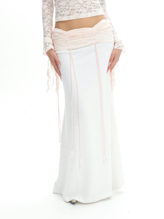 Dolomedes White Fuzzy Skirt