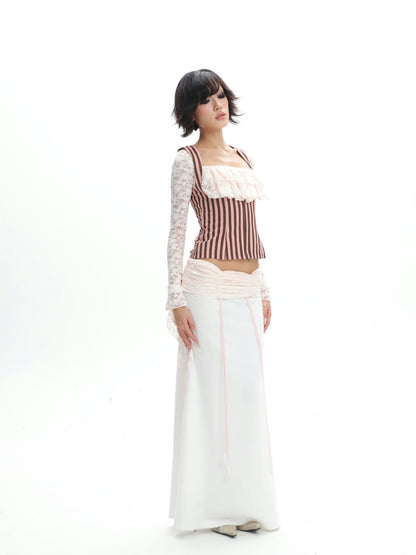 Dolomedes White Fuzzy Skirt