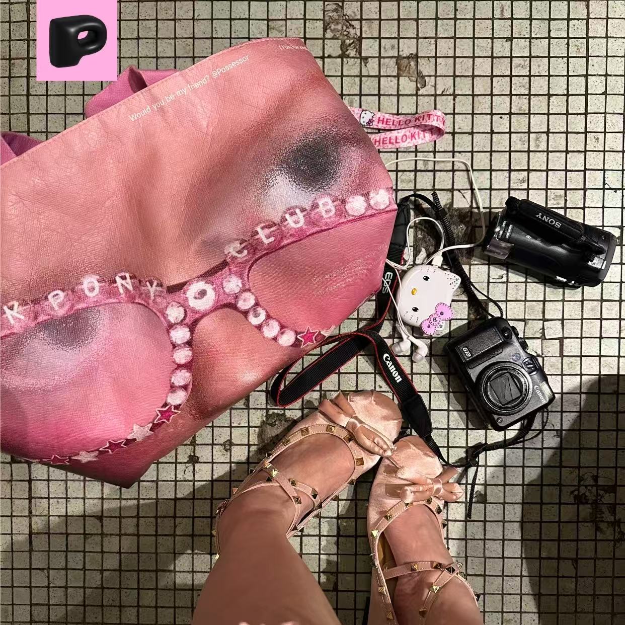 PutOut online pink shopping tote